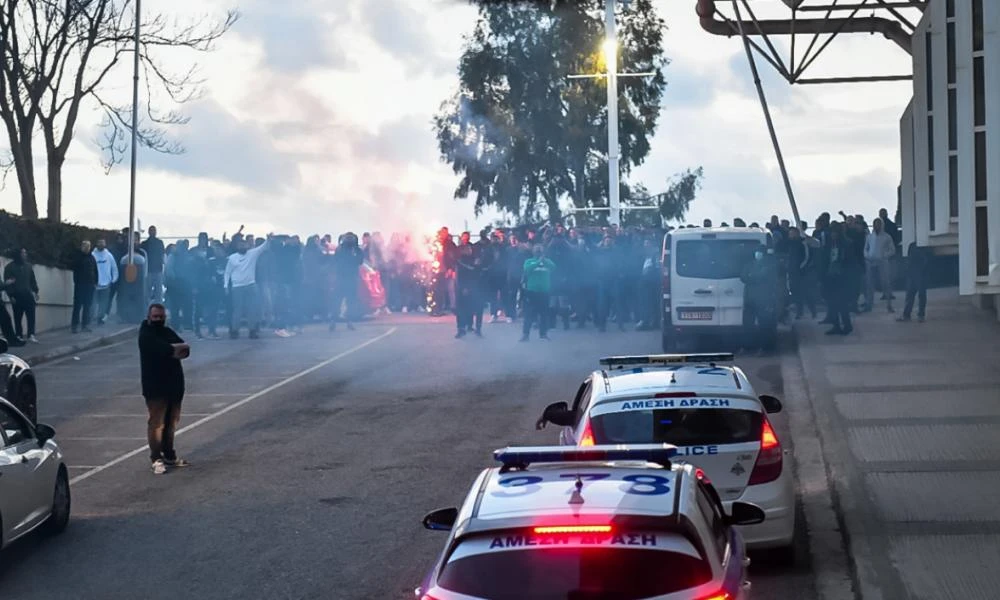 ΟΑΚΑ: Επεισόδια μεταξύ οπαδών και Αστυνομίας πριν το Παναθηναϊκός-Ολυμπιακός - Πληροφορίες για τραυματισμούς